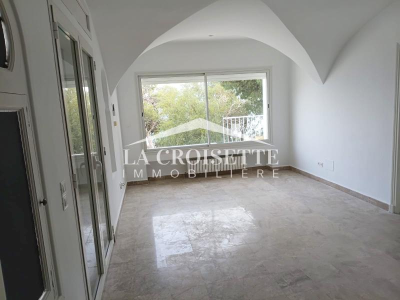 Villa S+3 avec piscine et vue sur mer à La Marsa